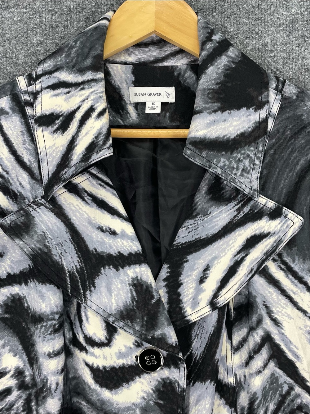 Susan Graver Blazer Coat Womens 1X Black/White Abstract Animal Print White Tiger